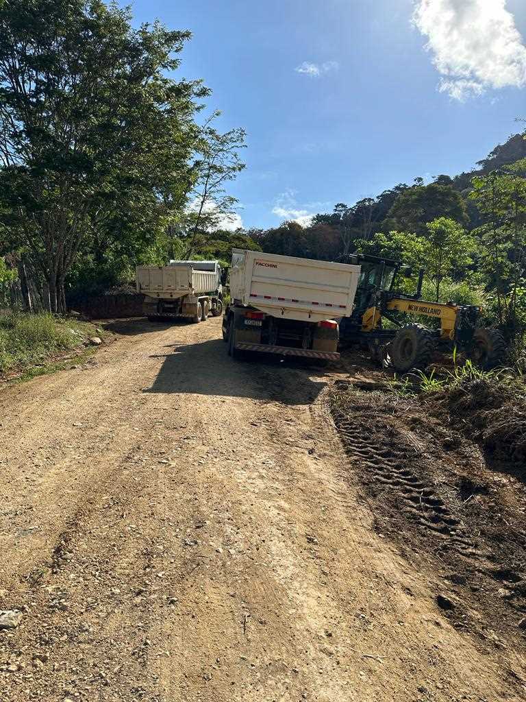Camacã: Prefeitura faz manutenção da estrada região Estrela em São João do Panelinha